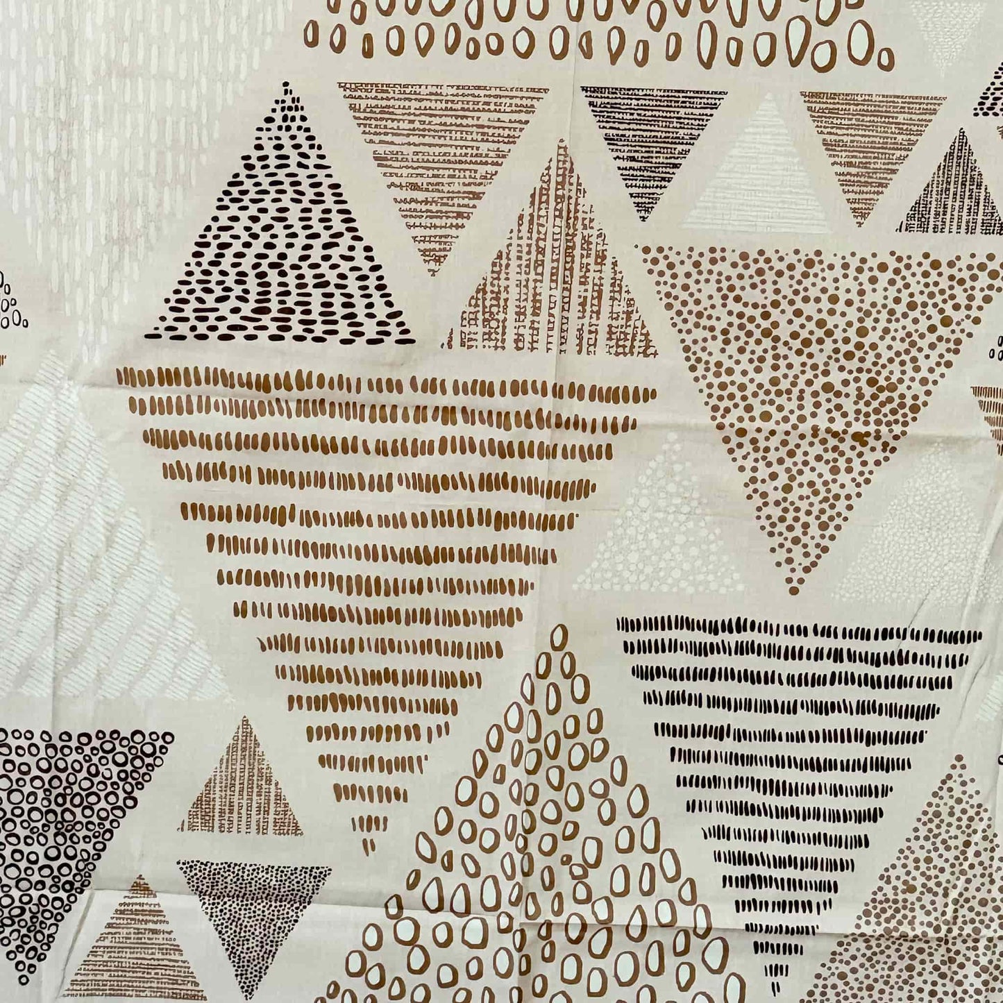 Triangular Geometric Print Satin Weave Queen Size Bedsheet